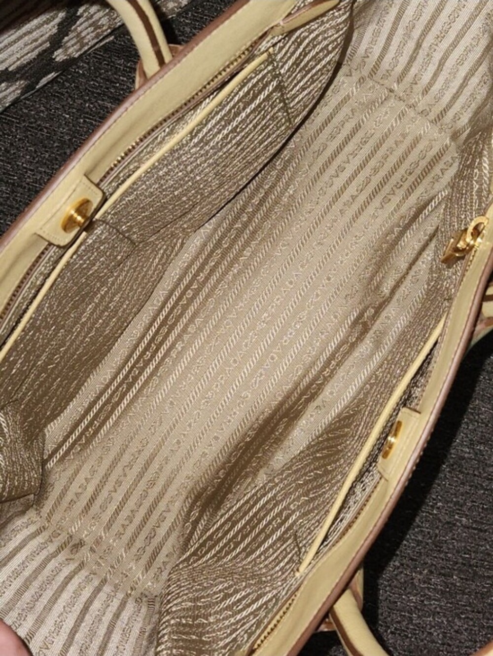 💛RARE Prada💛 - Bi-Color Ananas/Talco Saffiano Lux Leather Large Shopping Tote - Picture 13 of 16